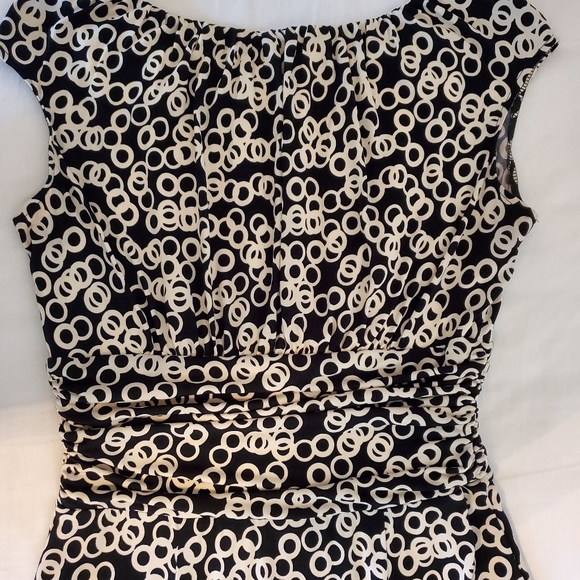 Selling Beautiful Women's Vintage Style Black & White Sleeveless Dress - Picture 7 of 10